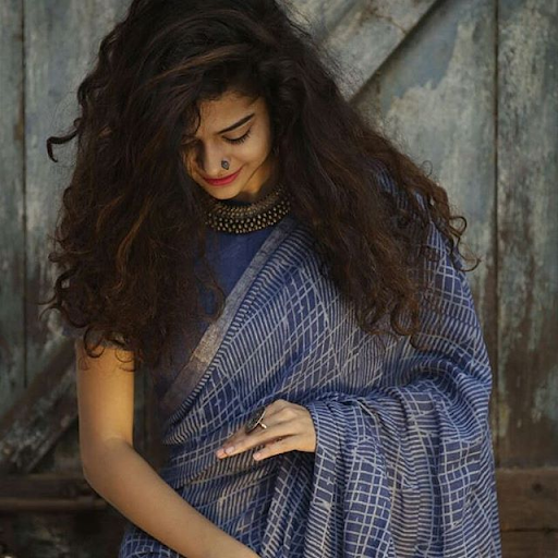 25 Saree Poses For Women To Look Perfect On All Occasions