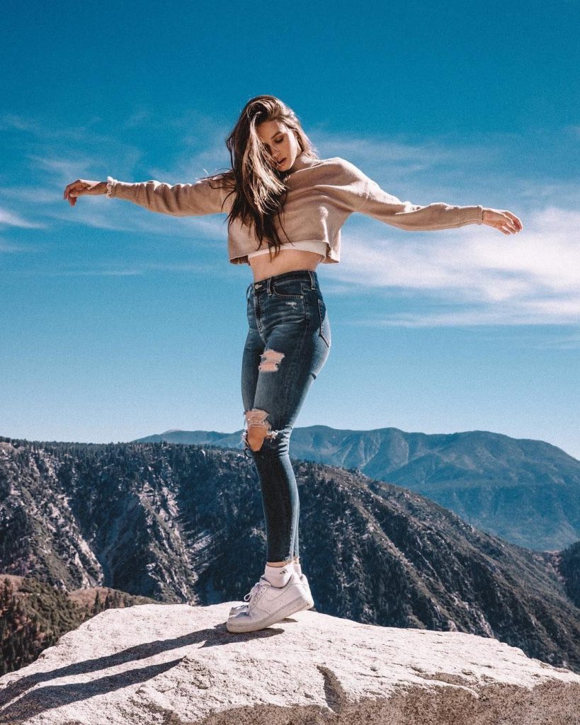 mountain-jeans- top-poses